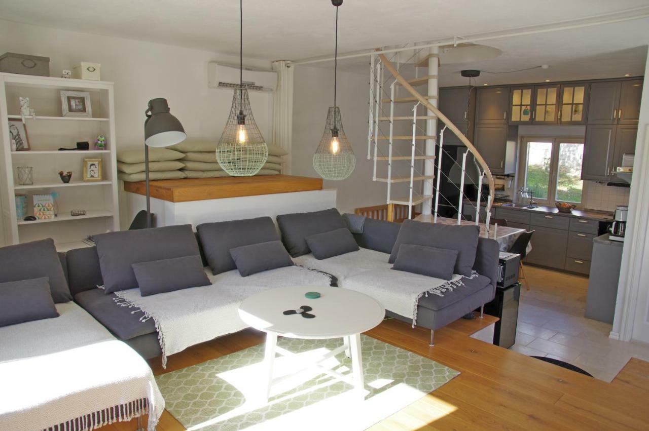 Holiday Home Nevista 수마르틴 외부 사진